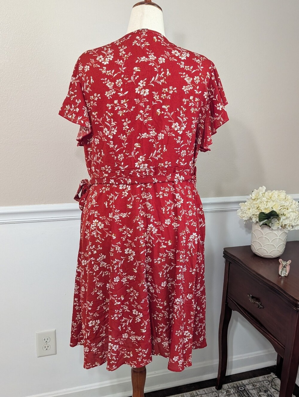 BloomChic Red Floral Wrap Dress, Size 18/20 - Picture 4 of 5